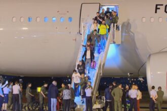 chega-ao-brasil-primeiro-aviao-da-fab-com-brasileiros-que-estavam-em-israel
