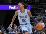 advertido,-ja-morant-desafia-nba-e-repete-gesto-de-arma-no-grizzlies