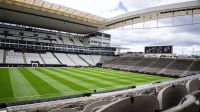 corinthians-x-vasco:-coutinho-tem-vantagem-sobre-memphis-depay-na-carreira