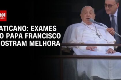 papa-francisco-faz-primeira-aparicao-publica-apos-deixar-hospital