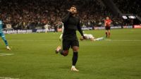 memphis-depay-detona-var-e-punicao-por-subir-na-bola