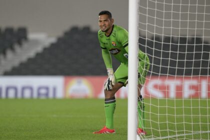 goleiro-do-barcelona-vive-noite-perfeita-e-segura-o-river-na-libertadores