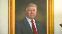 pintura-que-retrata-trump-apos-atentado-e-pendurada-na-casa-branca
