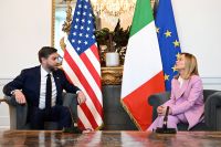 jd-vance-e-familia-participam-de-missa-da-sexta-feira-santa-no-vaticano
