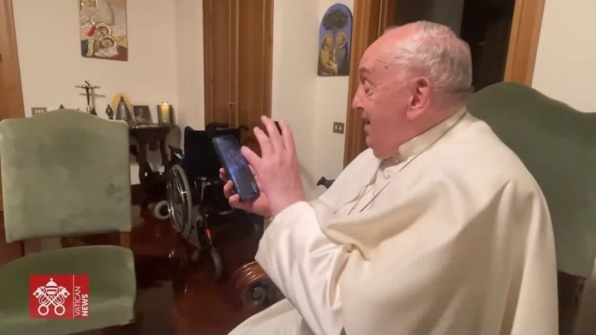 vaticano-revela-video-do-papa-francisco-falando-com-padre-de-gaza;-veja