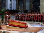 primeira-ministra-da-italia-vai-a-velorio-e-homenageia-papa-francisco